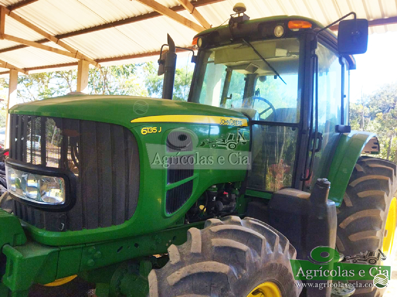 TRATOR JOHN DEERE JOHN DEERE 6135J Tração 4x4 Agricolas e Cia RIO DAS PEDRAS SÃO PAULO SP